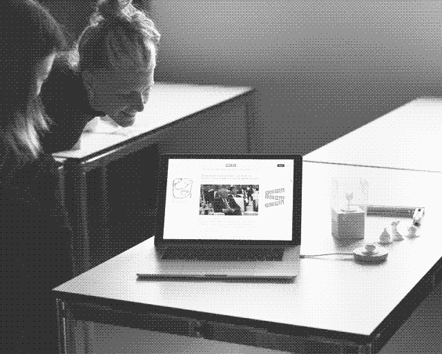 Students presents news manipulation app with SLM
